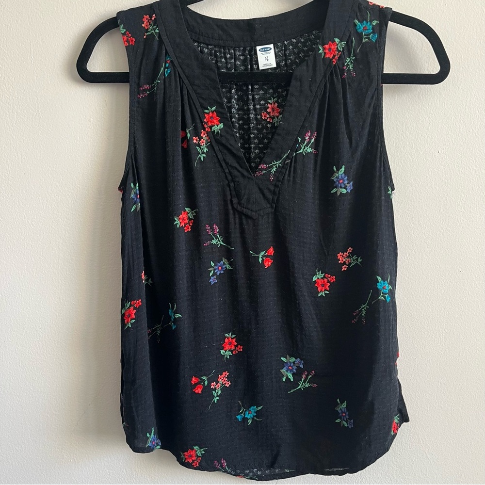Old Navy Floral Embroidered Blouse